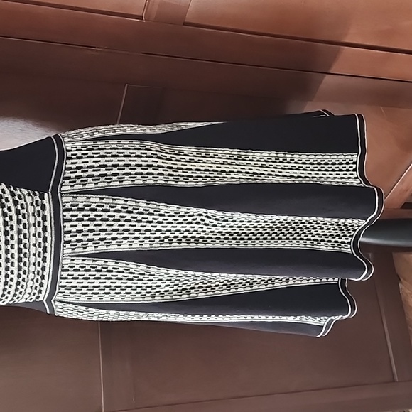 ANN TAYLOR Petites Fit & Flare Sweater Dress in Black & Cream Size XSP - Picture 3 of 6